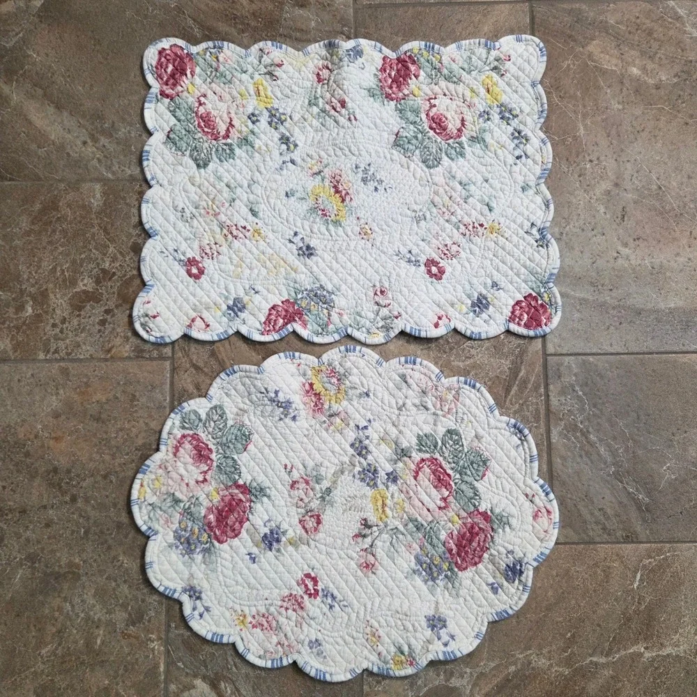 Vintage Floral Quilted Placemats Set of 2 Scalloped Reversible Cottagecore Blue